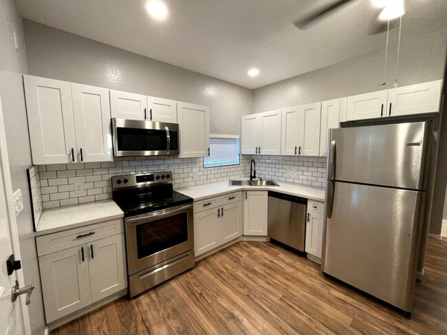 1436 E Cinnabar Ave, Unit B