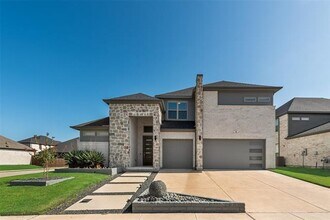 211 Coyote Creek Dr in Lavon, TX - Building Photo - Building Photo