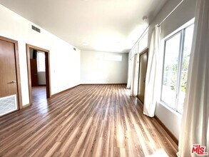 501 N San Vicente Blvd in West Hollywood, CA - Building Photo - Building Photo