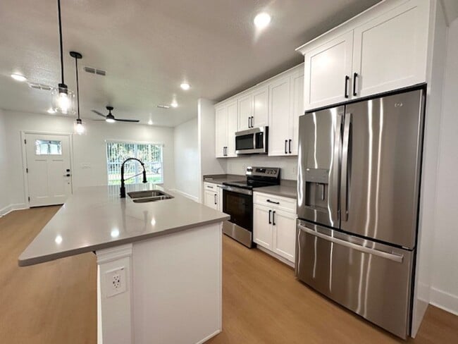 252 E Collins St in Umatilla, FL - Building Photo - Building Photo