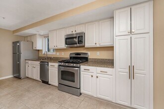 10 Middle St Ct in Waltham, MA - Building Photo - Building Photo
