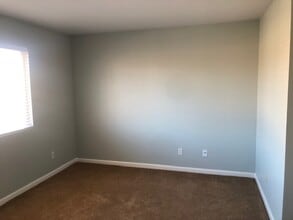 12407 Summers St in Waterford, CA - Building Photo - Building Photo