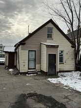 6825 Fullerton Ave in Cleveland, OH - Building Photo - Building Photo