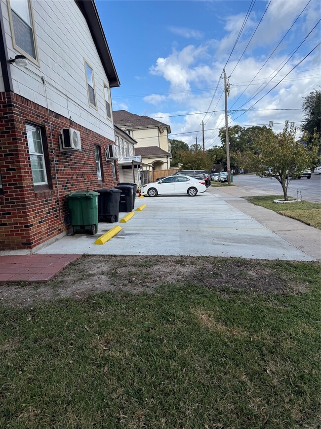 property at 1604 W Alabama St