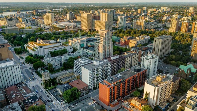 173 Cooper in Ottawa, ON - Building Photo - Building Photo