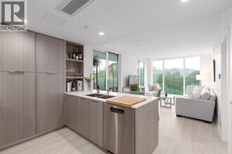 1471 Hunter St in North Vancouver, BC - Building Photo - Building Photo