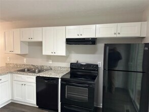 5144 Spring St in Flowery Branch, GA - Building Photo - Building Photo