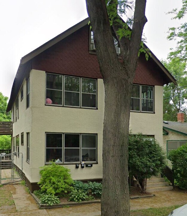 161 15th Ave NE in Minneapolis, MN - Building Photo