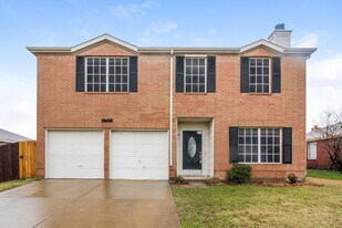 1616 Columbia Dr in Glenn Heights, TX - Building Photo