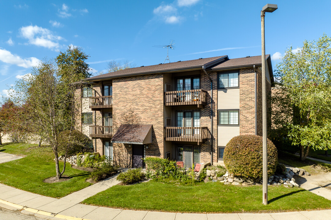 Woodcreek in Huntley, IL - Foto de edificio