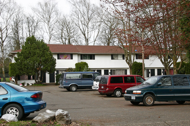 8905 SE Clackamas Rd in Clackamas, OR - Foto de edificio - Building Photo