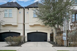 5731 Kiam St in Houston, TX - Building Photo