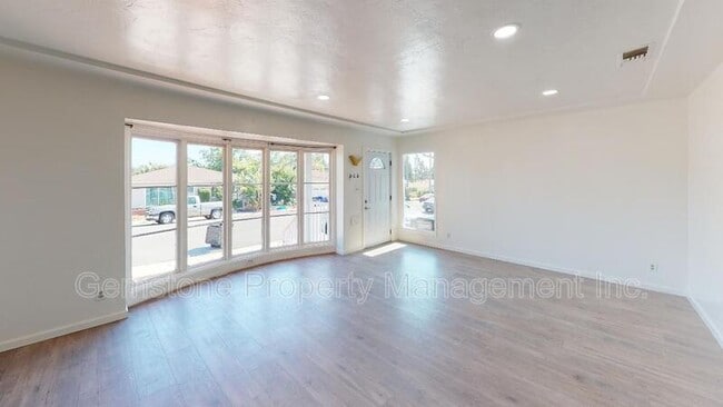 6132 Pembroke Dr in San Diego, CA - Building Photo - Building Photo