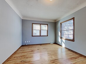 1946 Cottage Ave E in St. Paul, MN - Building Photo - Building Photo