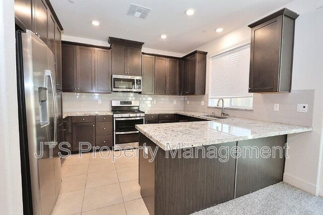 3513 Birdland Ave in Sacramento, CA - Building Photo - Building Photo