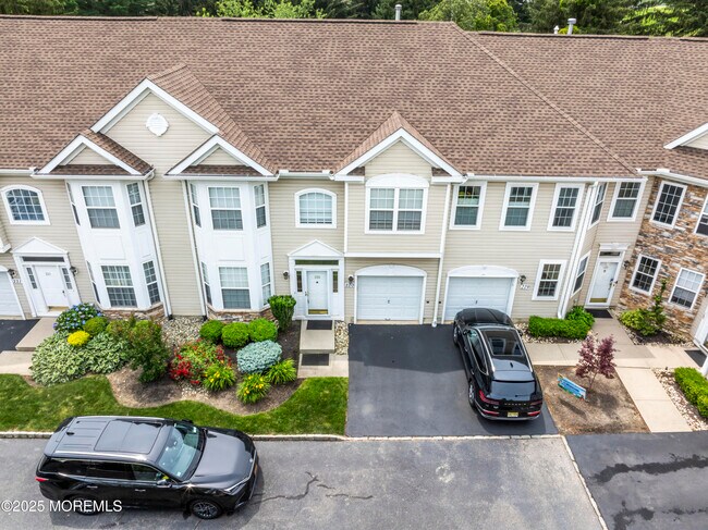 220 Shinnecock Dr in Englishtown, NJ - Building Photo - Building Photo