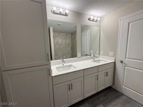 200 NW 11th St in Cape Coral, FL - Foto de edificio - Building Photo