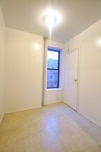 329 E 94th St in New York, NY - Building Photo - Building Photo