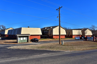 Parkside Apartments in Noble, OK - Building Photo - Building Photo