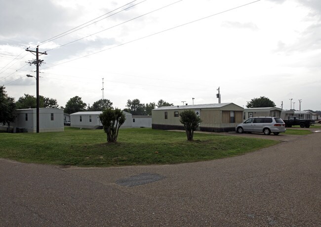 Candlelight Mobile Estates in Olive Branch, MS - Building Photo - Building Photo