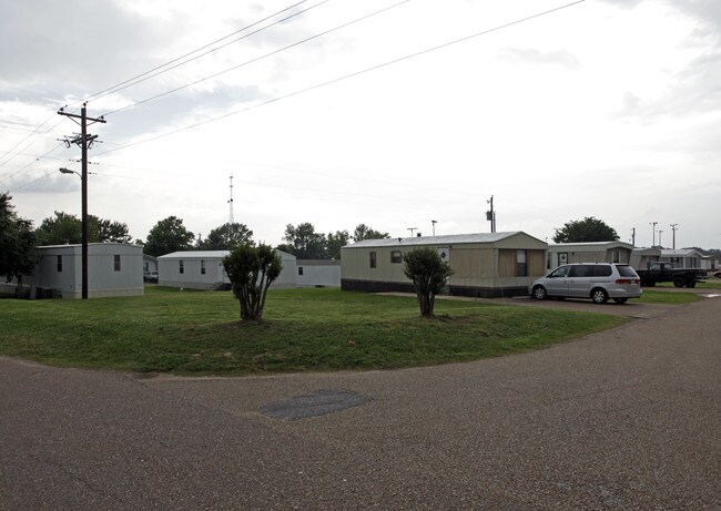 Candlelight Mobile Estates in Olive Branch, MS - Foto de edificio - Building Photo