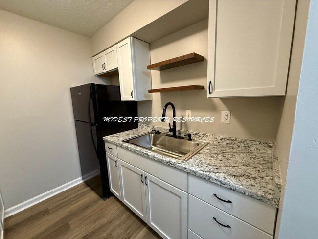 985 NW Colbern Rd in Lee's Summit, MO - Building Photo - Building Photo
