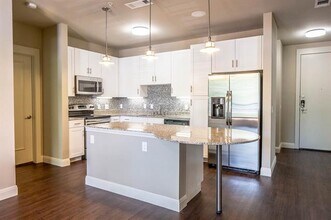 801 N Bishop Ave in Dallas, TX - Building Photo - Building Photo