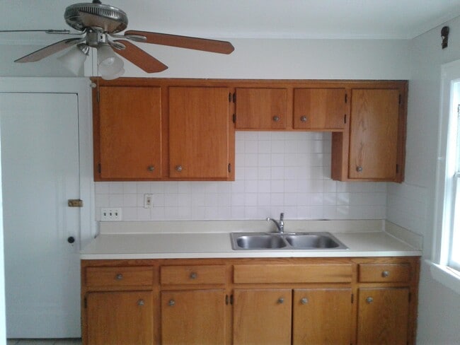 1673 Victoria Ave, Unit 2 in Lakewood, OH - Building Photo - Building Photo