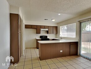 7555 W Devonshire Ave in Phoenix, AZ - Building Photo - Building Photo