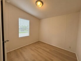 19237 Cedar Crest Ct in North Fort Myers, FL - Building Photo