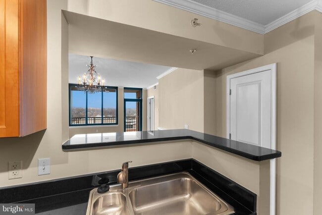 851 N Glebe Rd in Arlington, VA - Building Photo - Building Photo