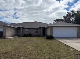 1833 Sundown Dr in Navarre, FL - Building Photo