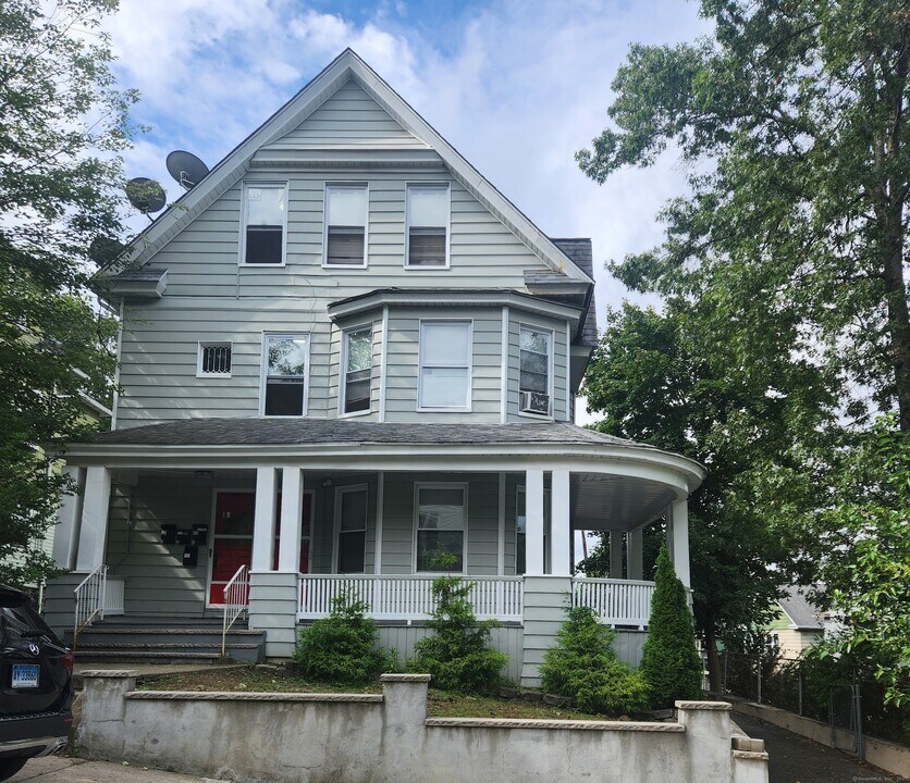 14 Eastwood Ave in Waterbury, CT - Building Photo