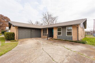 727 Pinehurst Dr in Richardson, TX - Building Photo - Building Photo