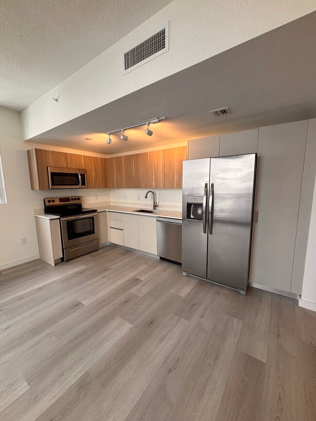 2389 NE 172nd St, Unit S1 in North Miami Beach, FL - Foto de edificio - Building Photo