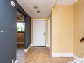 4000 NE 168th St-Unit -113B in Miami, FL - Building Photo - Building Photo