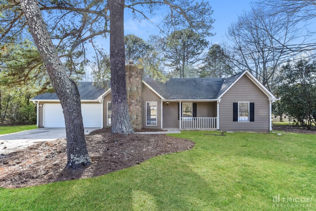 114 Scarborough Ct in Ellenwood, GA - Building Photo