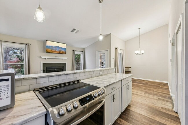 430 Queens Rd, Unit 732 in Charlotte, NC - Foto de edificio - Building Photo