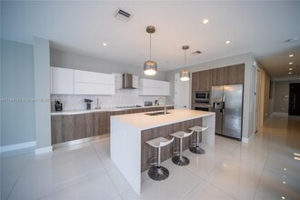 3667 SW 26th St in Miami, FL - Building Photo - Building Photo