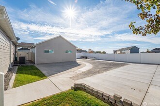 1300 W Marina Dr in Moses Lake, WA - Building Photo - Building Photo
