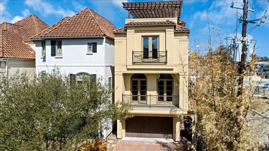 2318 Welch St in Houston, TX - Building Photo