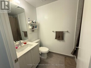 36 Forest Manor Rd in Toronto, ON - Building Photo - Building Photo