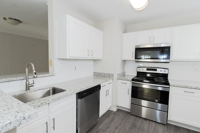 Lakeview Apartments photo'