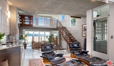 1268 Palisades Beach Rd in Santa Monica, CA - Building Photo - Building Photo