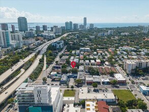 421 SW 9th St in Miami, FL - Building Photo - Building Photo