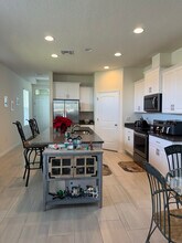 8503 Tavernier Aly in Oakland, FL - Foto de edificio - Building Photo