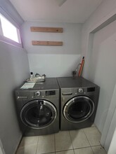 105 Zabriskie St in Jersey City, NJ - Building Photo - Building Photo