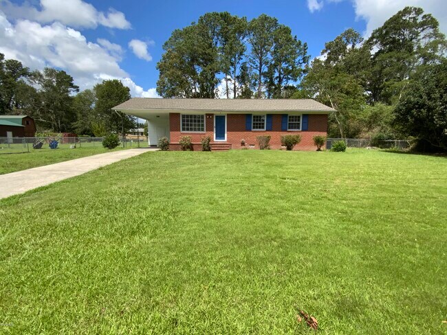 5 McArthur Dr photo'