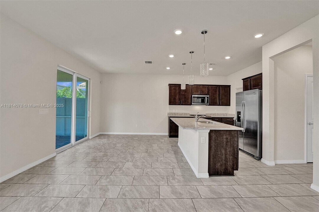 4764 Eucalyptus Dr in Hollywood, FL - Building Photo
