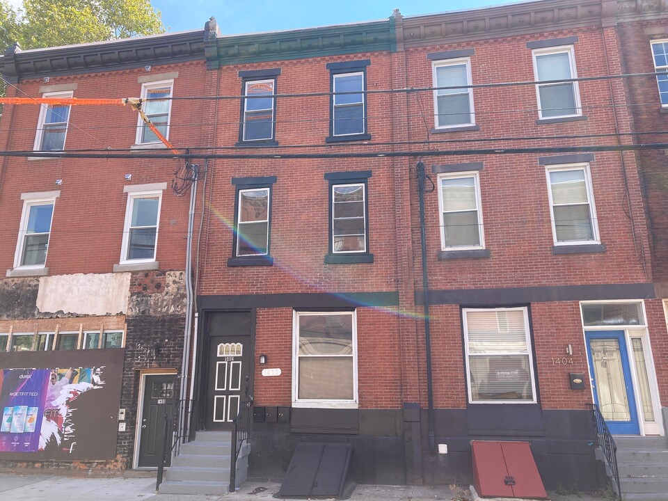 1402 Wharton St, Unit 1 in Philadelphia, PA - Building Photo